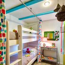 Glamping: Ein Schlafzimmer mit Etagenbett - Camping Le Sérignan Plage