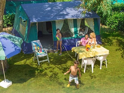 Luxuscamping - getrennte Schlafbereiche - Dompierre Les Ormes - Camping Le Village des Meuniers Bungalowzelte auf Camping Le Village des Meuniers