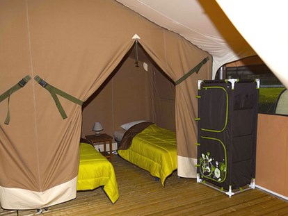 Luxuscamping - Terrasse - Canet-en-Roussillon - Lodgezelt von innen - Camping Ma Prairie Lodgezelt auf Camping Ma Prairie