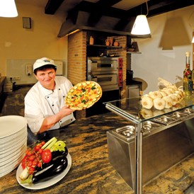 Glampingunterkunft: Pizzeria da Giorgio - Safari-Lodge-Zelt "Rhino Deluxe" am Nature Resort Natterer See