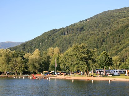 Luxuscamping - TV - Strand von Camping Brunner - Camping Brunner am See Chalets auf Camping Brunner am See